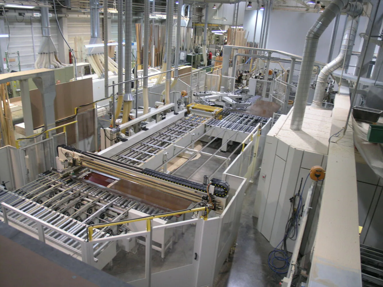 High productivity integrated line for the windows machining