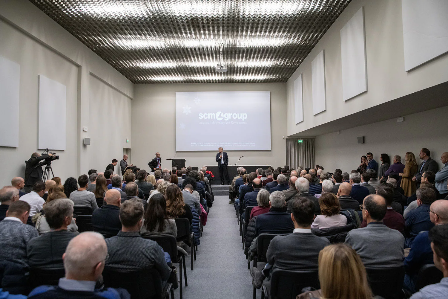 The year 2019 closes with a flourish celebrating the retiring employees and the winners of "Innovation" and "Improvement Ideas" awards